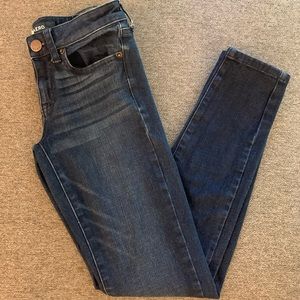 Woman’s AERO Low Rise Skinny Jeans